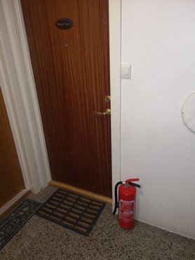 bsa utenfor dør.jpg